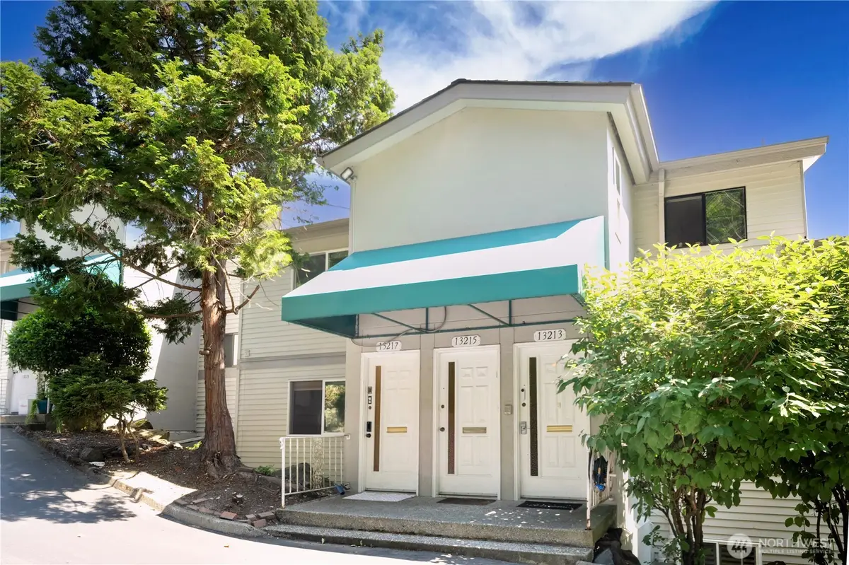 13217 15th Avenue Ne #A8, Seattle, WA 98125 - Image #1