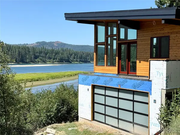 300 Cedar Lane, Newport, WA 99156