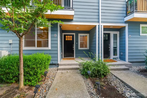 6633 NE 188th Court #5, Kenmore, WA 98028