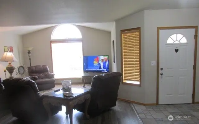 9237 Applegate Loop Sw, Rochester, WA 98579 - Image #2