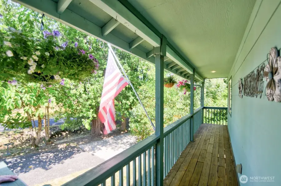 18549 Roseburg Street Sw, Rochester, WA 98579 - Image #3