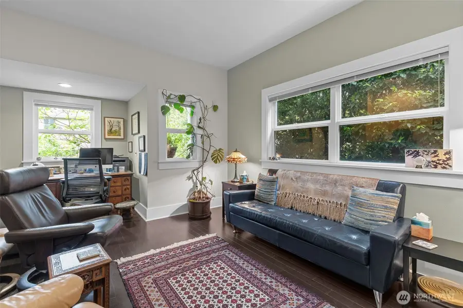 4510 Thackeray Ne, Seattle, WA 98105 - Image #2