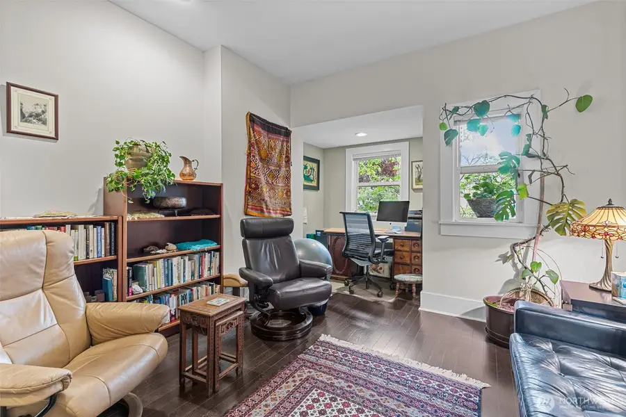 4510 Thackeray Ne, Seattle, WA 98105 - Image #3