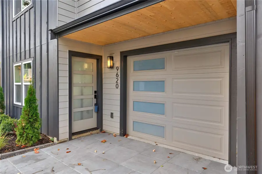 9620 Lindsay Place S, Seattle, WA 98118 - Image #2