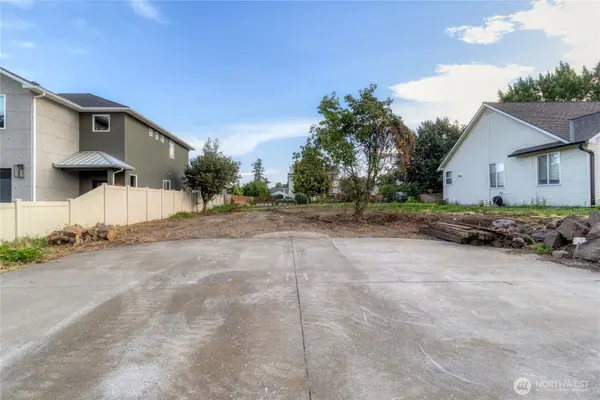 316 SW 12th Street #3, College Place, WA 99324