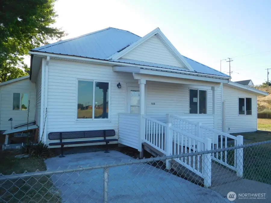 135 N 3rd Avenue, Connell, WA 99326 - Image #2