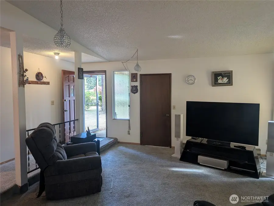 1911 Peacock Lane, Oak Harbor, WA 98277 - Image #2
