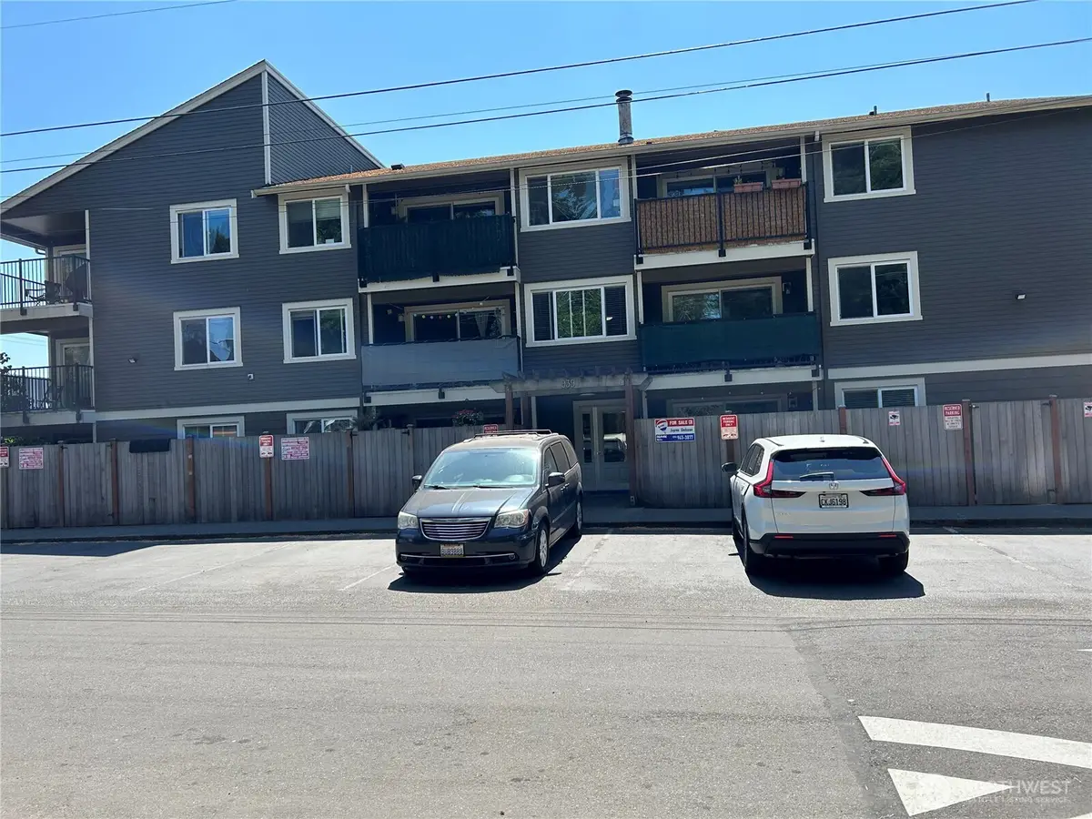 939 N 101st Street, Seattle, WA 98133 - Image #1