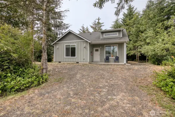 136 Spruce Loop Sw, Ocean Shores, WA 98569