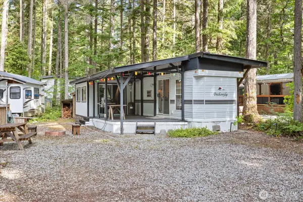 190 Fireside Lodge Circle, Maple Falls, WA 98244