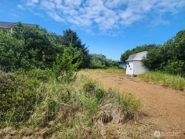 339 Sand Dune Avenue Nw #17, Ocean Shores, WA 98569