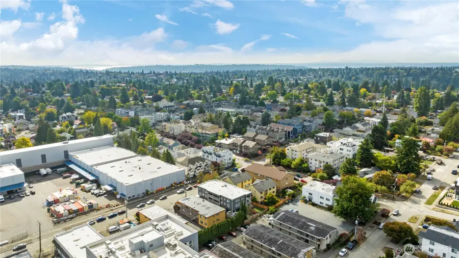910 N 95th Street, Seattle, WA 98103 - Image #3