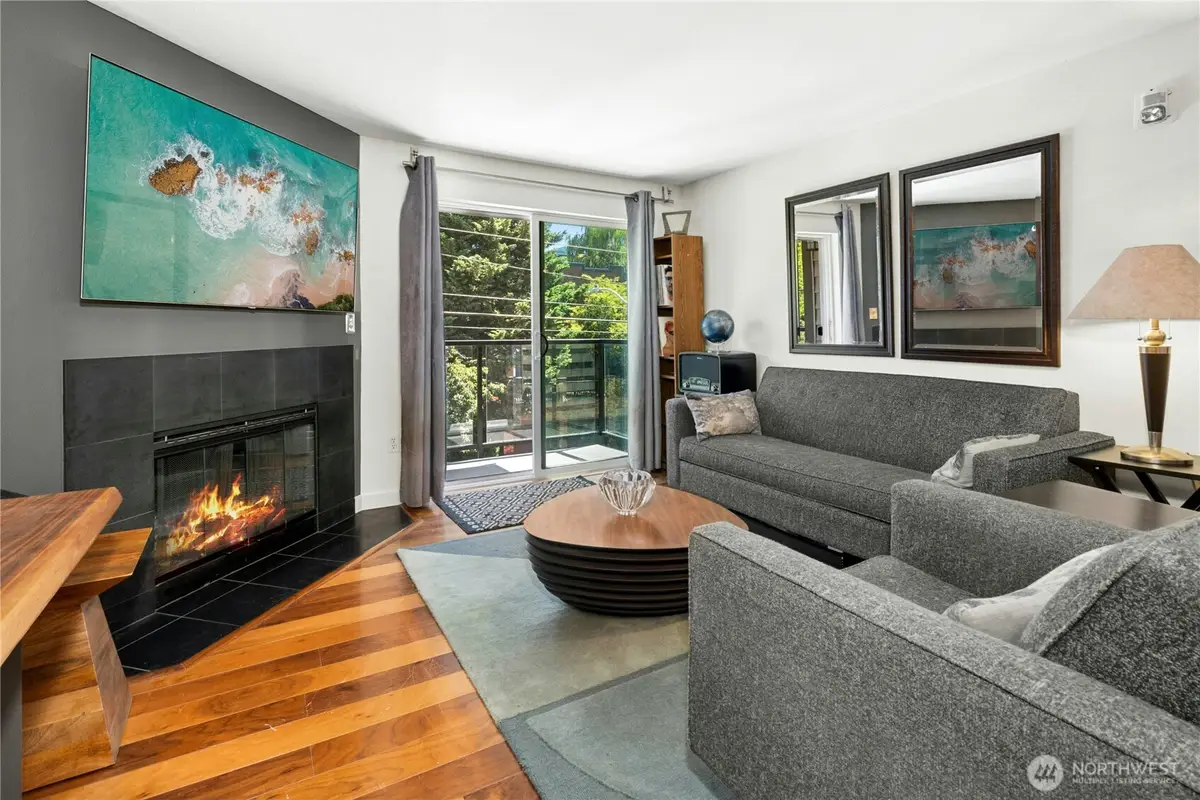 231 Belmont Avenue E #310, Seattle, WA 98102 - Image #1