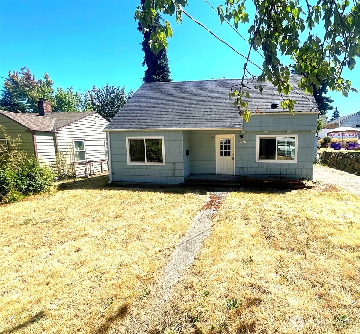 12034 68th Avenue S, Seattle, WA 98178 - Image #1