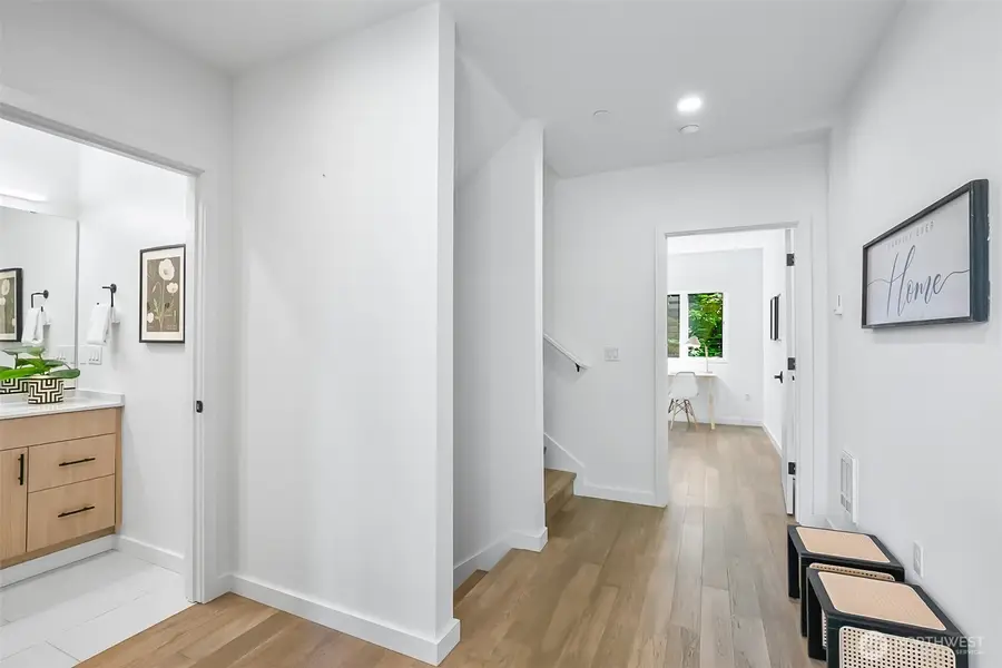 6562 Ravenna Avenue Ne, Seattle, WA 98115 - Image #2