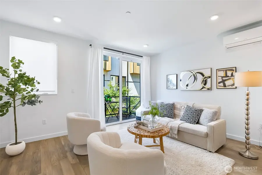 6562 Ravenna Avenue Ne, Seattle, WA 98115 - Image #3