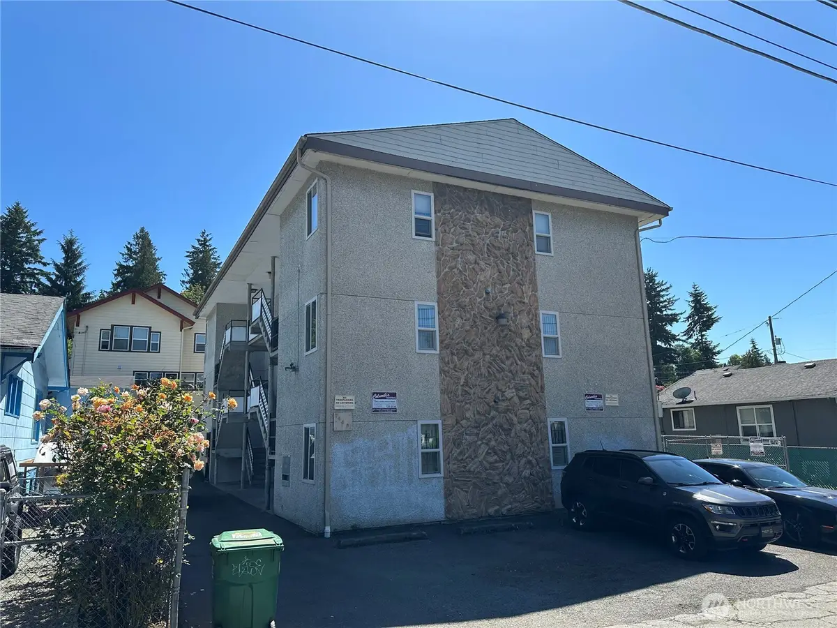 7440 Rainier Avenue S, Seattle, WA 98118 - Image #1