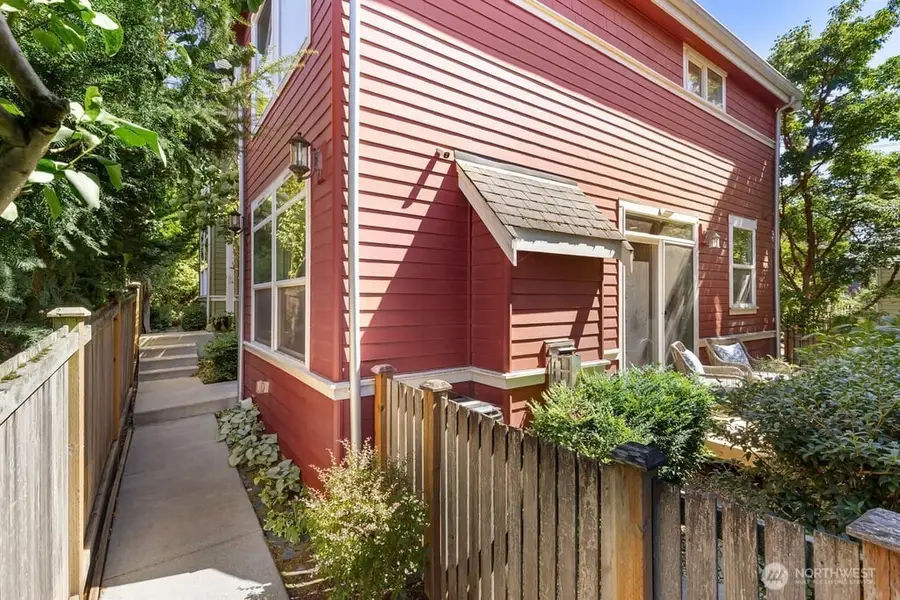 5257 23rd Avenue Sw, Seattle, WA 98106 - Image #2