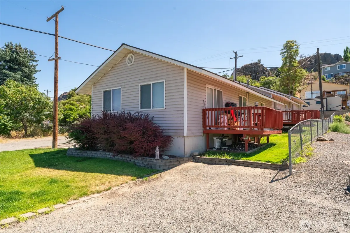 812 Banker Street, Grand Coulee, WA 99133 - Image #1