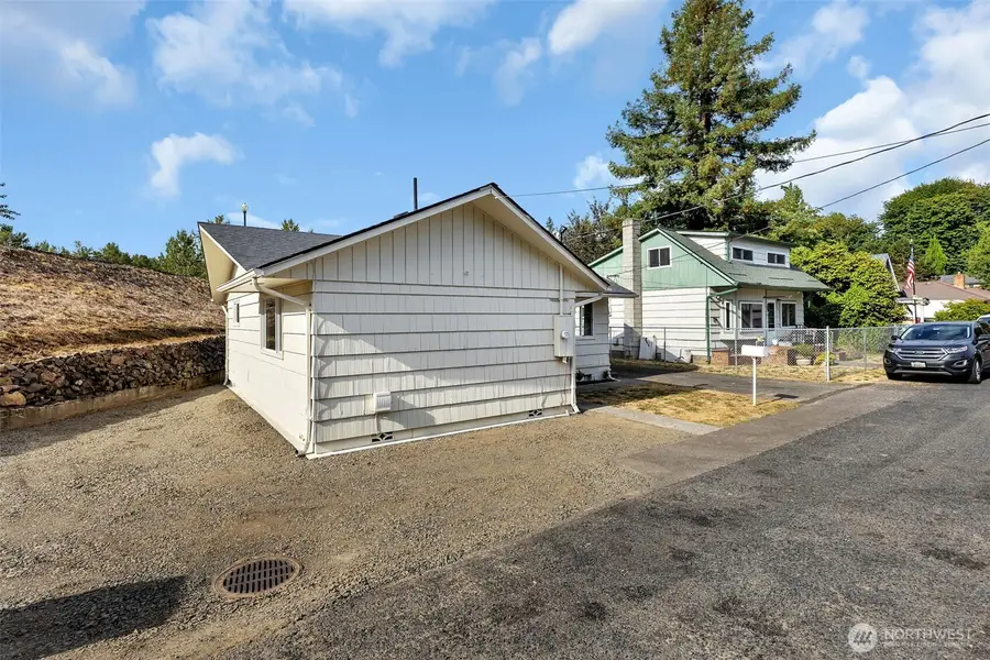 114 Cherry Street, Castle Rock, WA 98611 - Image #3