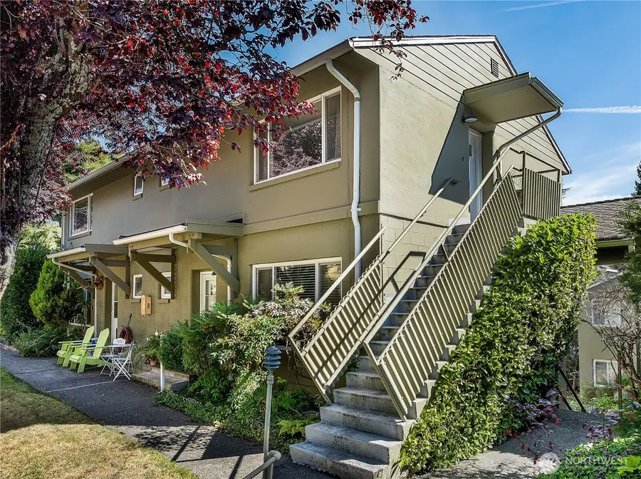 4818 Terrace Drive Ne, Seattle, WA 98105 - Image #2