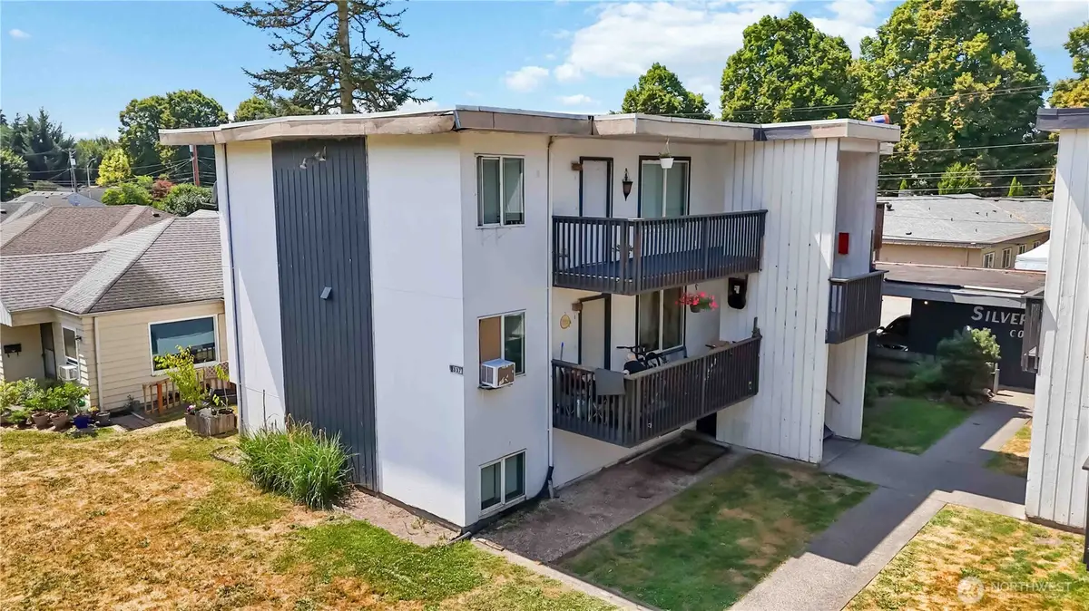 1337 10th Avenue, Longview, WA 98632 - Image #1