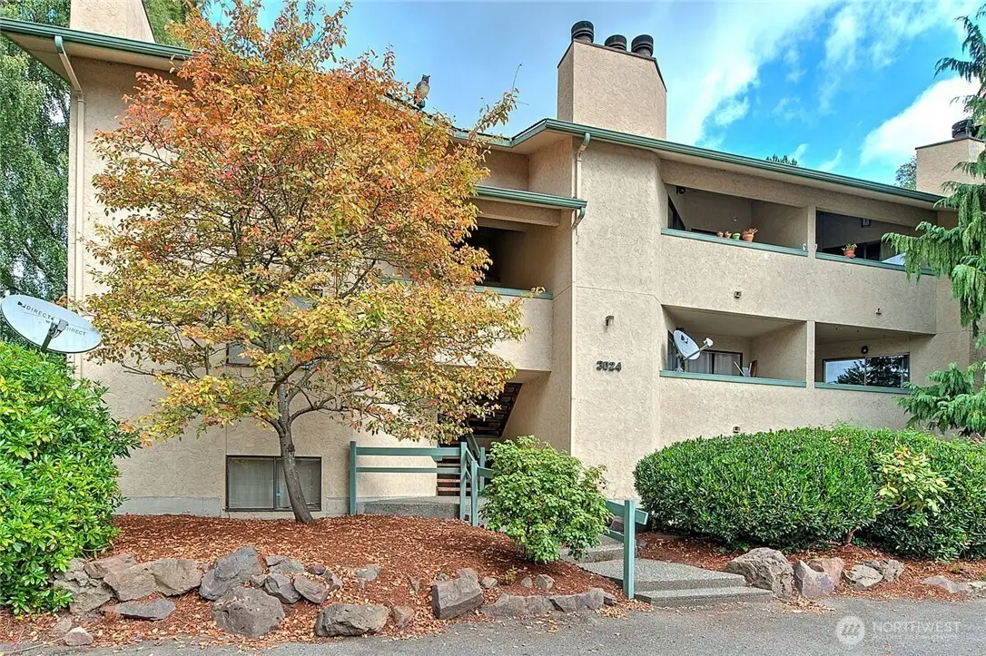 3024 NE 143rd Street #305, Seattle, WA 98125 - Image #1