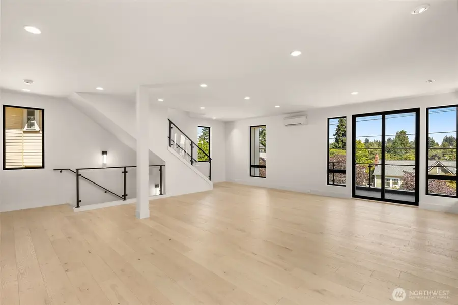 6833 36th Avenue Ne, Seattle, WA 98115 - Image #2