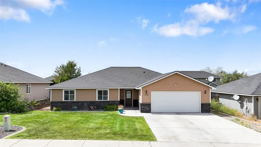 1552 S Bailey Avenue, Moses Lake, WA 98837 - Image #2