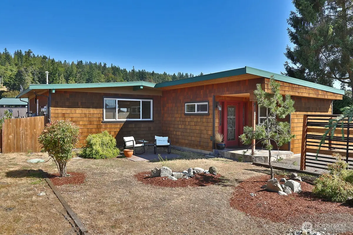 8121 Sandy Hook Terrace, Clinton, WA 98236 - Image #1