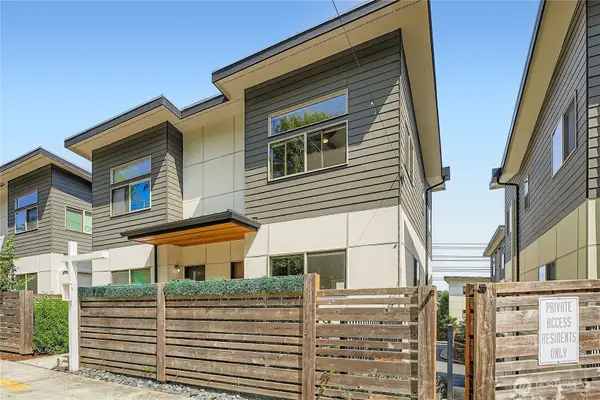 8718 42nd Avenue S, Seattle, WA 98118