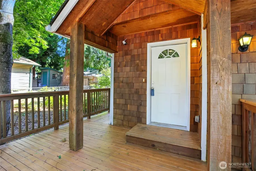 18872 Augusta Avenue Ne, Suquamish, WA 98392 - Image #3