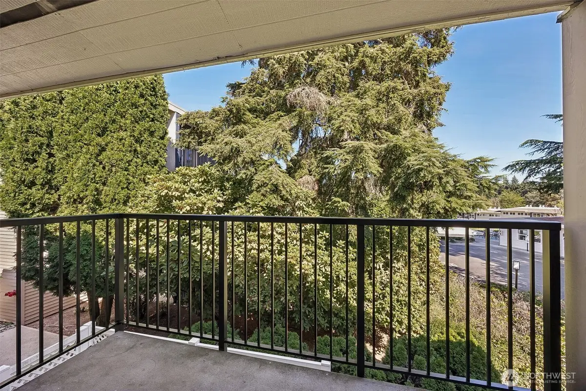 831 126th Place Ne #B208, Bellevue, WA 98005 - Image #1