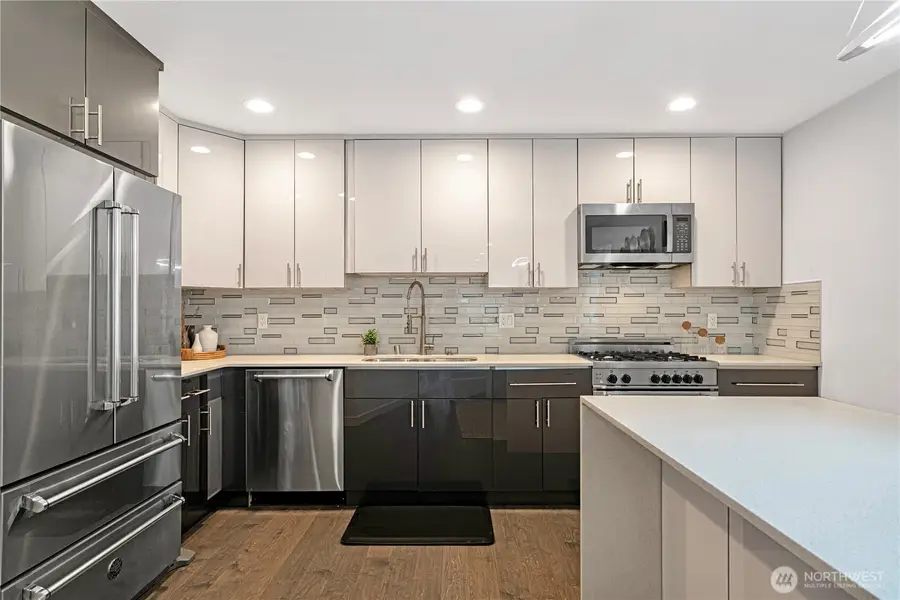 8853 Stone Avenue N, Seattle, WA 98103 - Image #3