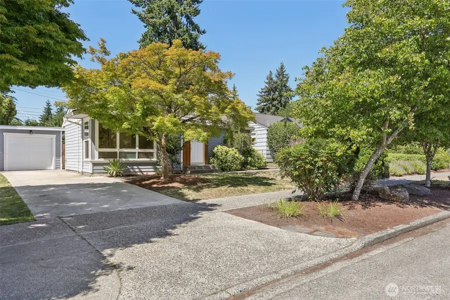 9215 30th Ave Sw, Seattle, WA 98126 - Image #2
