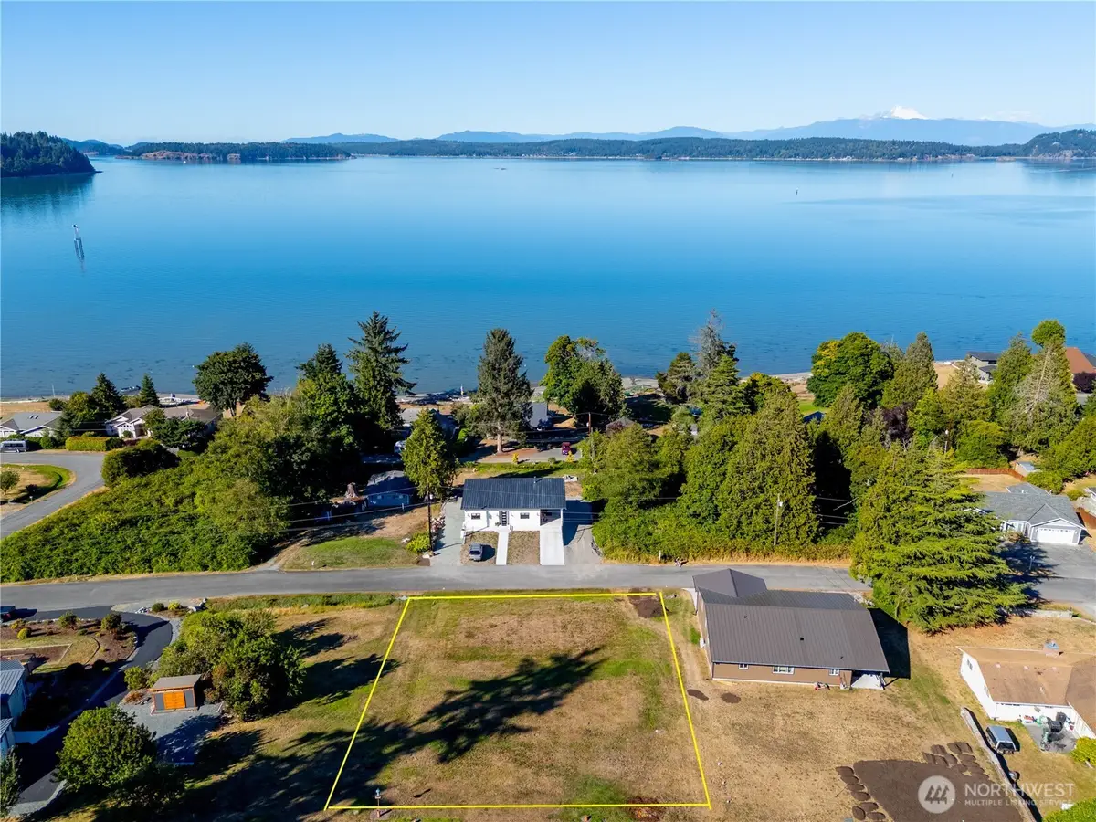 4 E Maplewood Loop #4, Oak Harbor, WA 98277 - Image #1