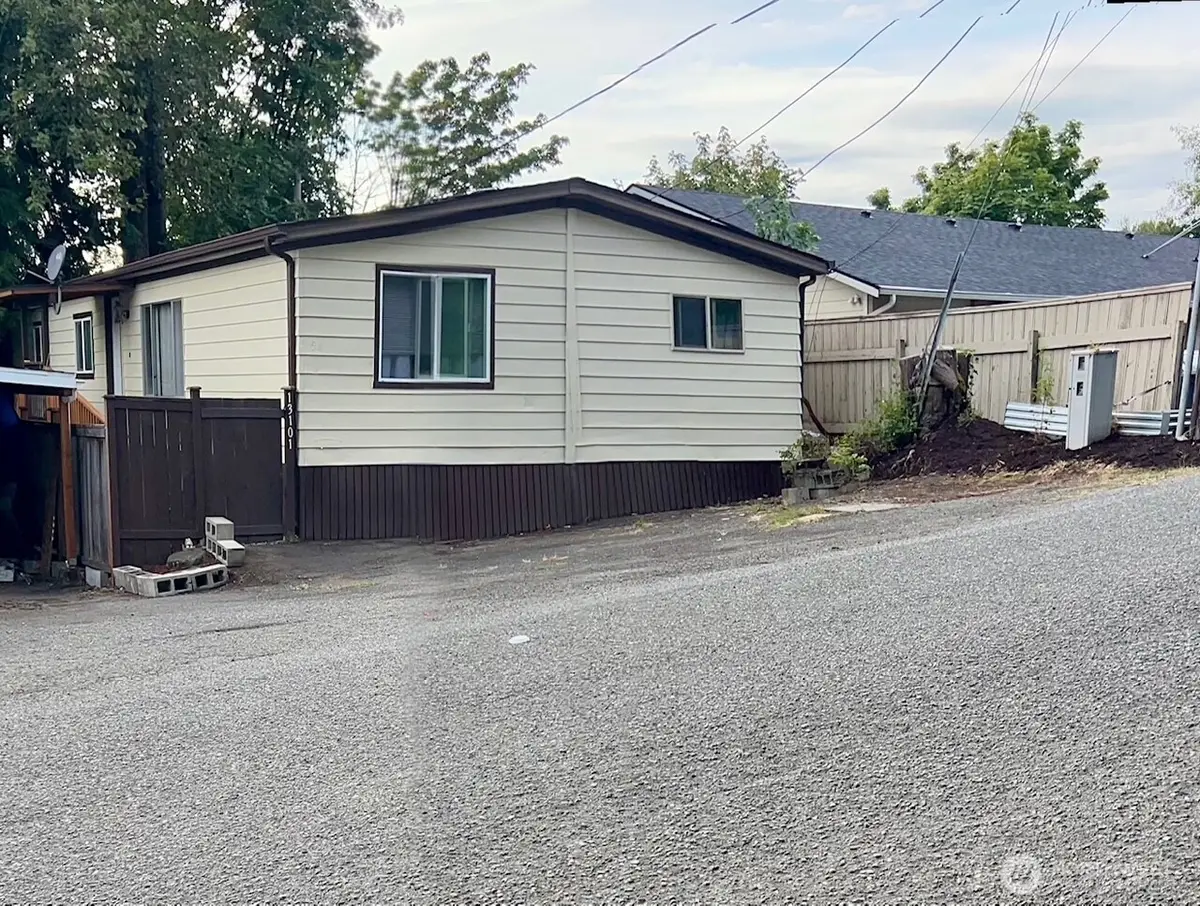 13101 64th Avenue S, Seattle, WA 98178 - Image #1