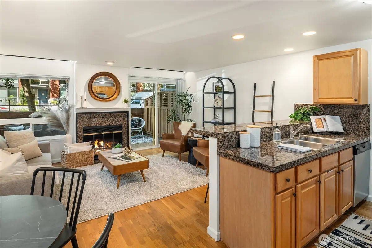 512 10th Avenue E #3, Seattle, WA 98102 - Image #1