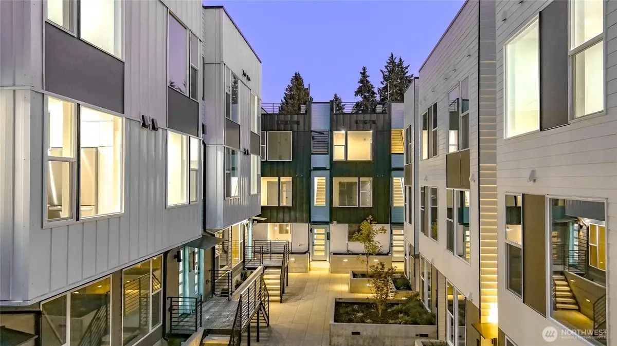 12512 35th Avenue Ne #B, Seattle, WA 98125 - Image #1