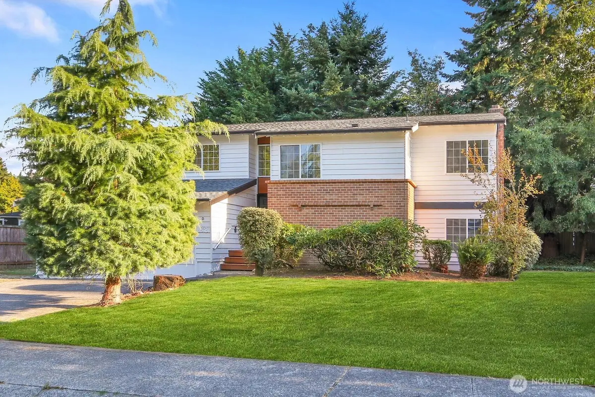 1621 N 201st Street, Shoreline, WA 98133 - Image #1