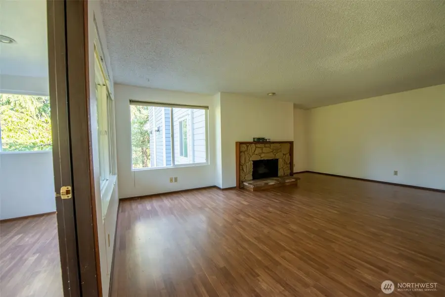 17417 Ashworth Avenue N #303, Shoreline, WA 98133 - Image #3