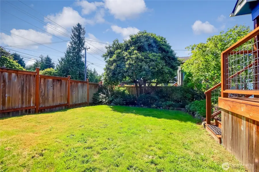 8605 Wallingford Avenue N, Seattle, WA 98103 - Image #2