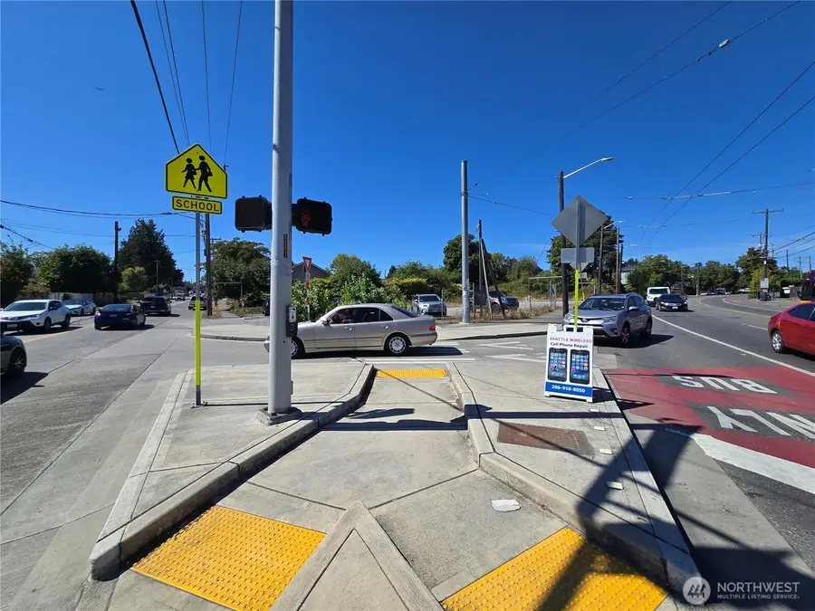 6211 Rainier Avenue S, Seattle, WA 98118 - Image #2