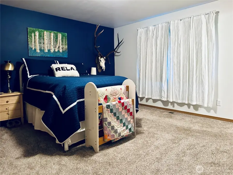 2037 Delameter Road, Castle Rock, WA 98611 - Image #3