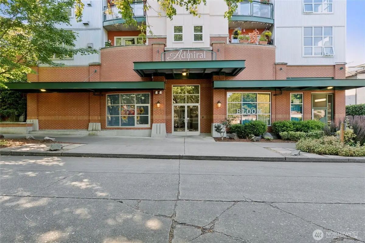 2331 42nd Avenue Sw #414, Seattle, WA 98116 - Image #1