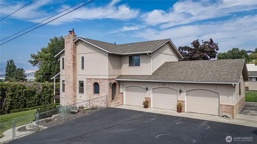 209 27th Street Ne, East Wenatchee, WA 98802 - Image #2