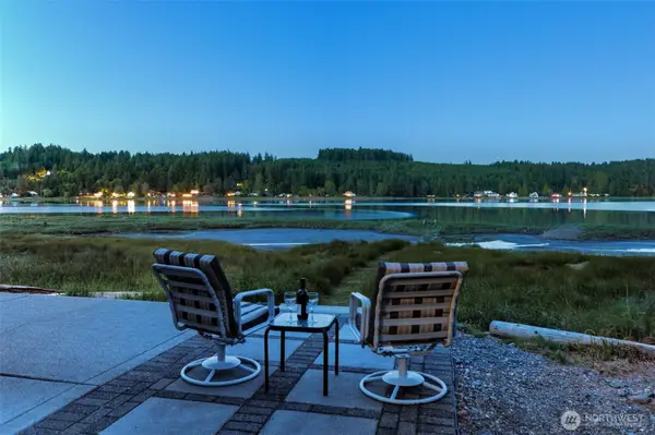 730 E North Bay Road, Allyn, WA 98524