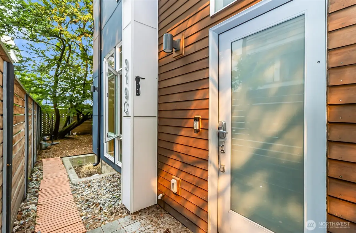 319 Malden Avenue E, Seattle, WA 98112 - Image #1