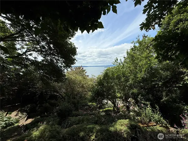 37 59th Avenue Sw #6-7, Seattle, WA 98116