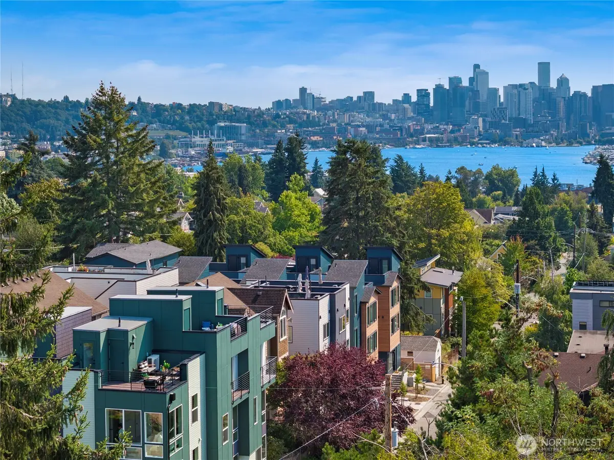 3852 Carr Place N, Seattle, WA 98103 - Image #1